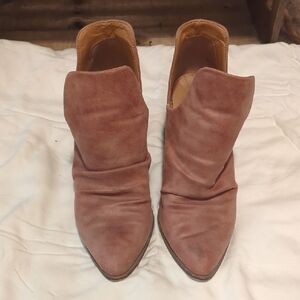 Women's Sueded Material Bootie - 10